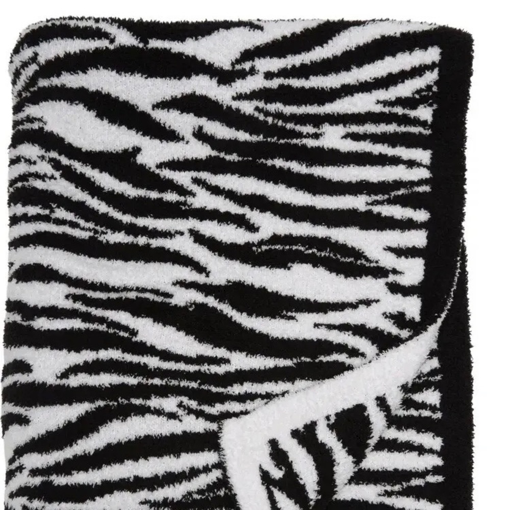 NWT Barefoot Dreams Cozy Chic Tiger Stripe Throw (45 x 60)